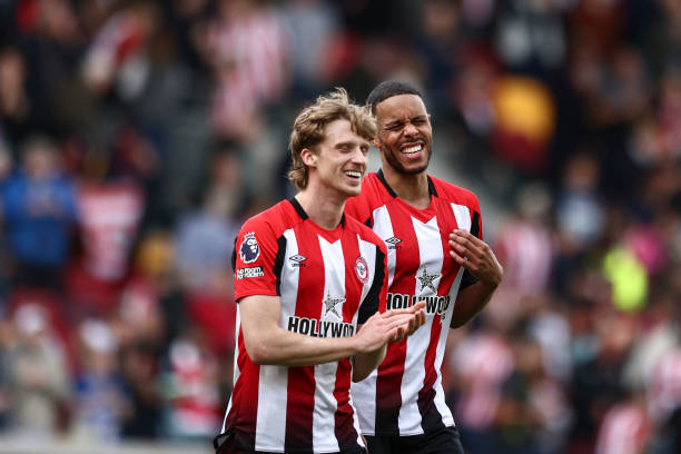 并逐步向东 并逐步向东